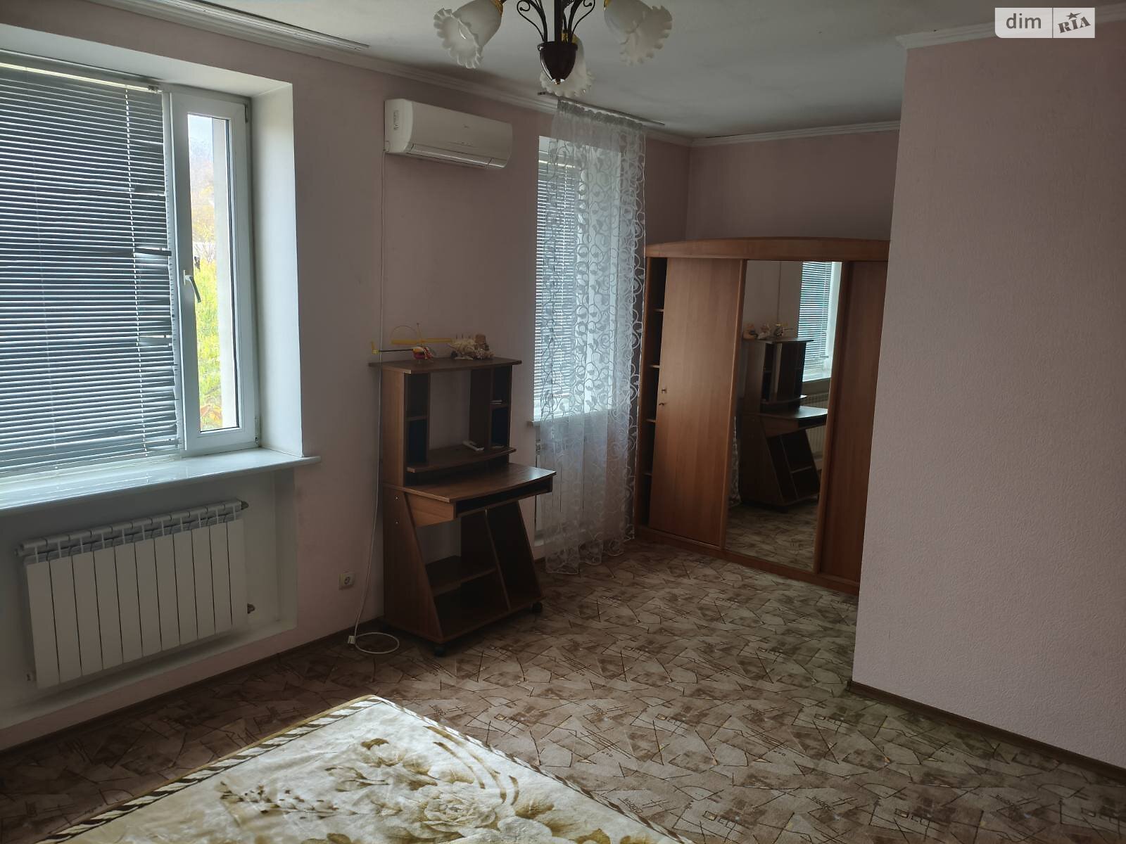 двухэтажный дом с гаражом, 200 кв. м, кирпич. Сдается помесячно в Днепре, в районе Набережная фото 1 двухэтажный дом с гаражом, 200 кв. м, кирпич. Сдается помесячно в Днепре, в районе Набережная фото 1