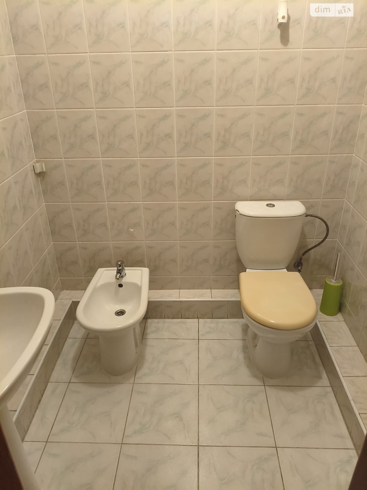 двухэтажный дом с гаражом, 200 кв. м, кирпич. Сдается помесячно в Днепре, в районе Набережная фото 1 двухэтажный дом с гаражом, 200 кв. м, кирпич. Сдается помесячно в Днепре, в районе Набережная фото 1