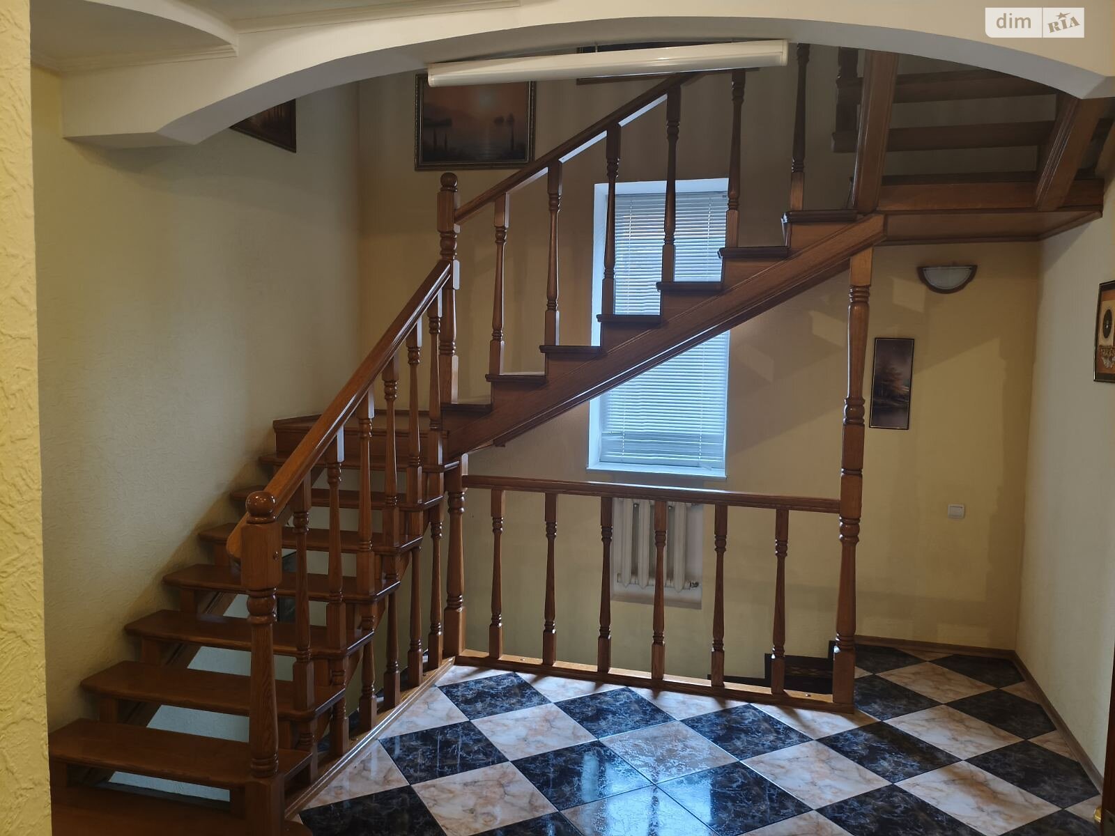 двухэтажный дом с гаражом, 200 кв. м, кирпич. Сдается помесячно в Днепре, в районе Набережная фото 1 двухэтажный дом с гаражом, 200 кв. м, кирпич. Сдается помесячно в Днепре, в районе Набережная фото 1