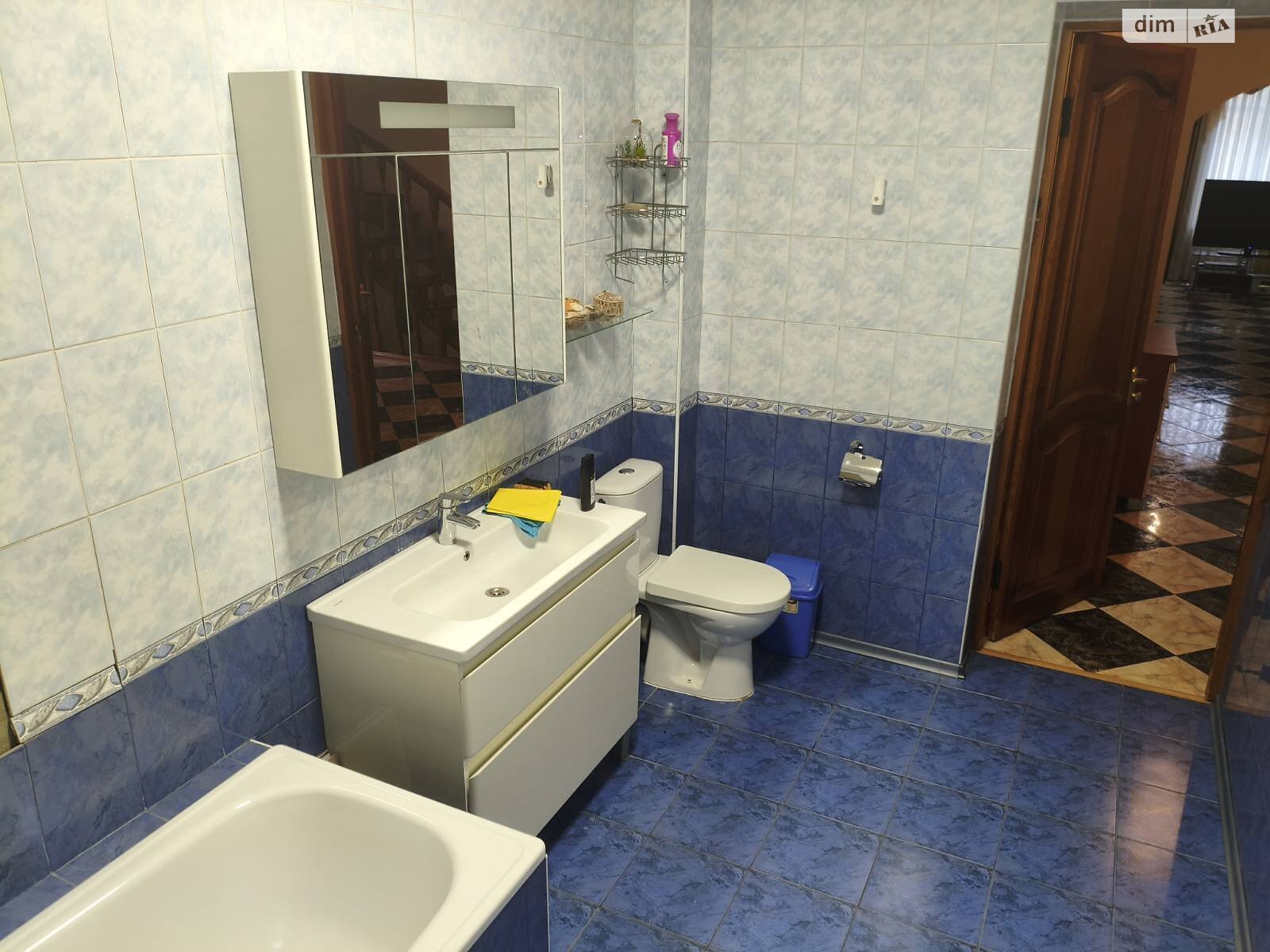 двухэтажный дом с гаражом, 200 кв. м, кирпич. Сдается помесячно в Днепре, в районе Набережная фото 1 двухэтажный дом с гаражом, 200 кв. м, кирпич. Сдается помесячно в Днепре, в районе Набережная фото 1