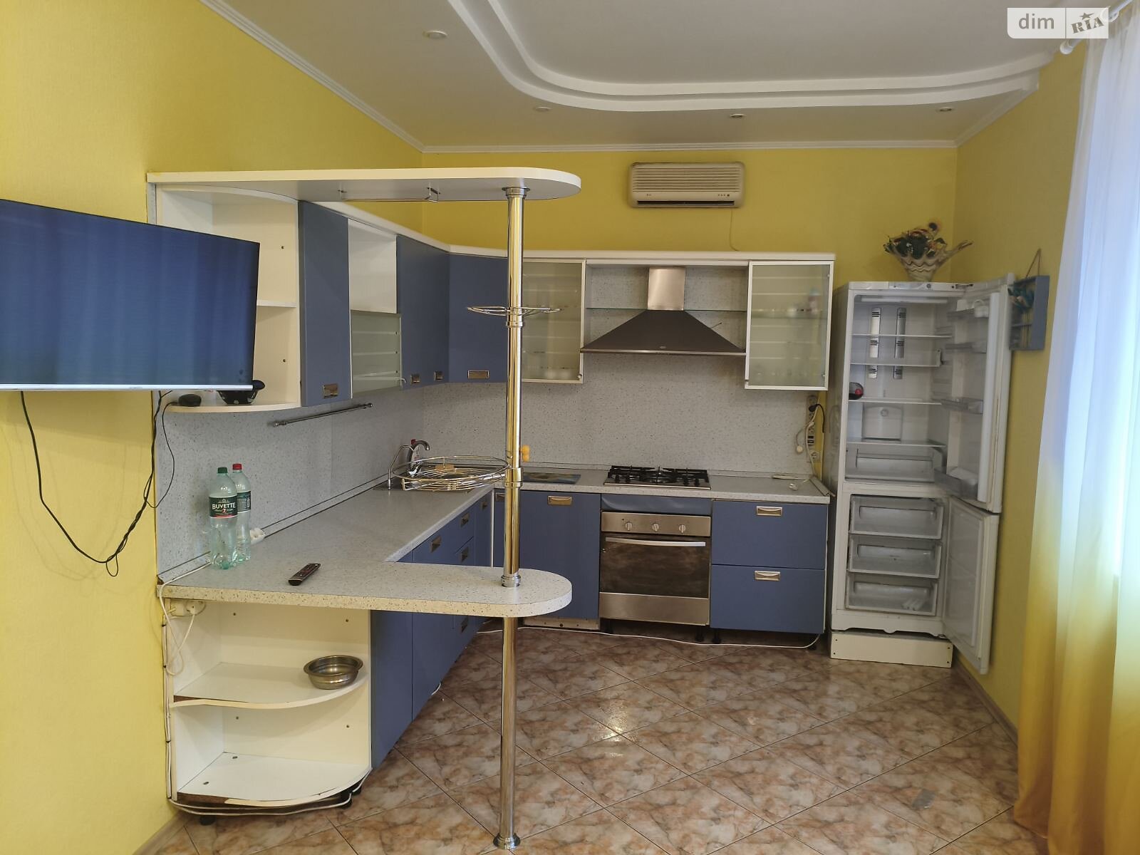 двухэтажный дом с гаражом, 200 кв. м, кирпич. Сдается помесячно в Днепре, в районе Набережная фото 1 двухэтажный дом с гаражом, 200 кв. м, кирпич. Сдается помесячно в Днепре, в районе Набережная фото 1