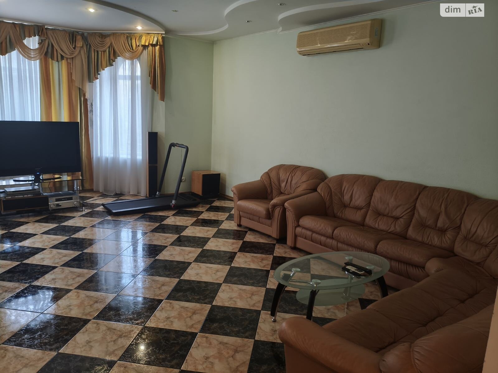 двухэтажный дом с гаражом, 200 кв. м, кирпич. Сдается помесячно в Днепре, в районе Набережная фото 1 двухэтажный дом с гаражом, 200 кв. м, кирпич. Сдается помесячно в Днепре, в районе Набережная фото 1