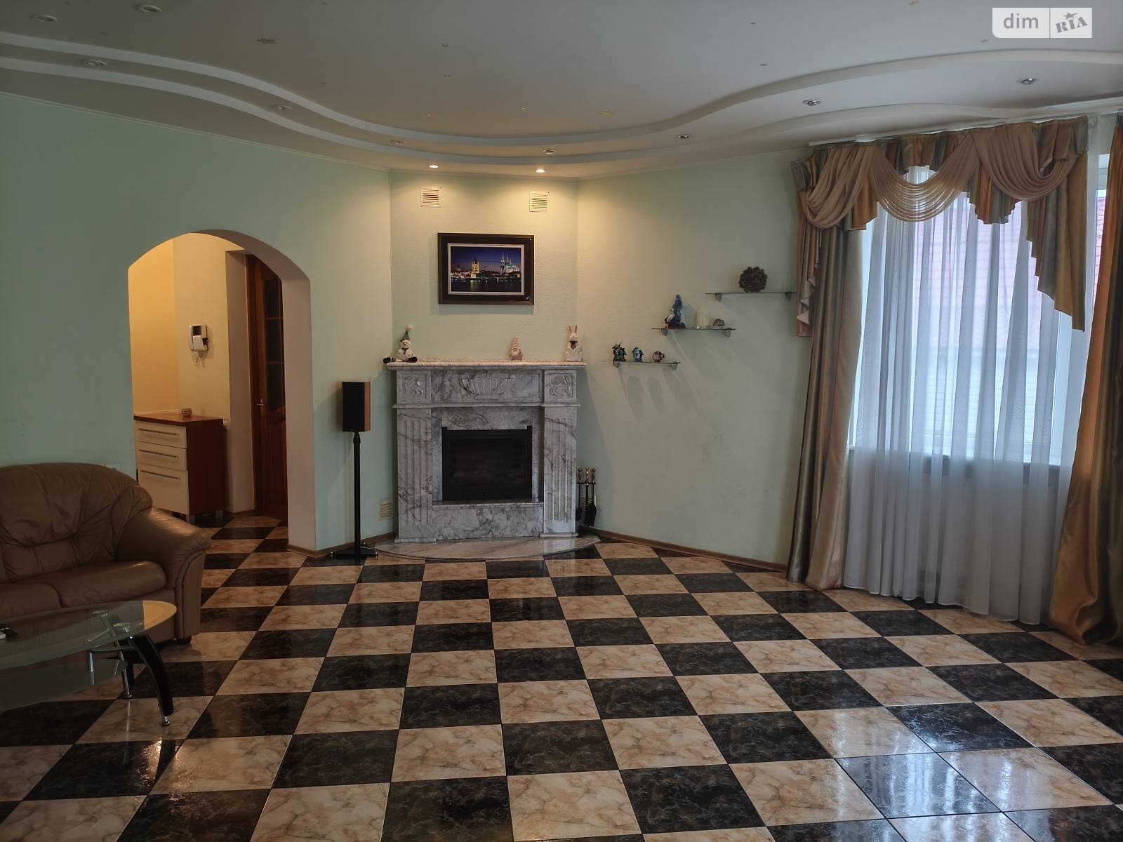 двухэтажный дом с гаражом, 200 кв. м, кирпич. Сдается помесячно в Днепре, в районе Набережная фото 1 двухэтажный дом с гаражом, 200 кв. м, кирпич. Сдается помесячно в Днепре, в районе Набережная фото 1