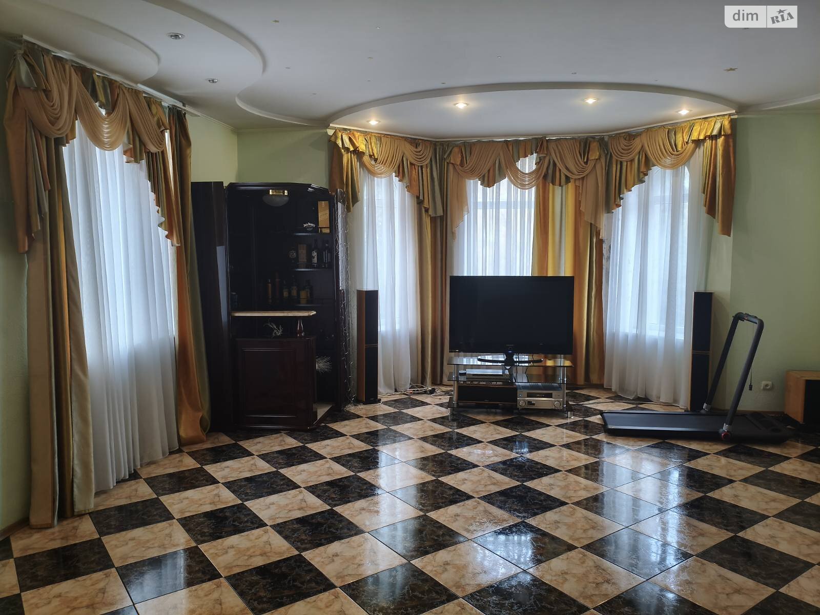 двухэтажный дом с гаражом, 200 кв. м, кирпич. Сдается помесячно в Днепре, в районе Набережная фото 1 двухэтажный дом с гаражом, 200 кв. м, кирпич. Сдается помесячно в Днепре, в районе Набережная фото 1