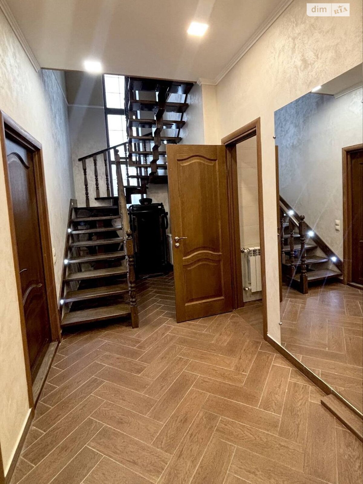 двухэтажный дом с гаражом, 220 кв. м, кирпич. Сдается помесячно в Днепре, в районе Подстанция фото 1