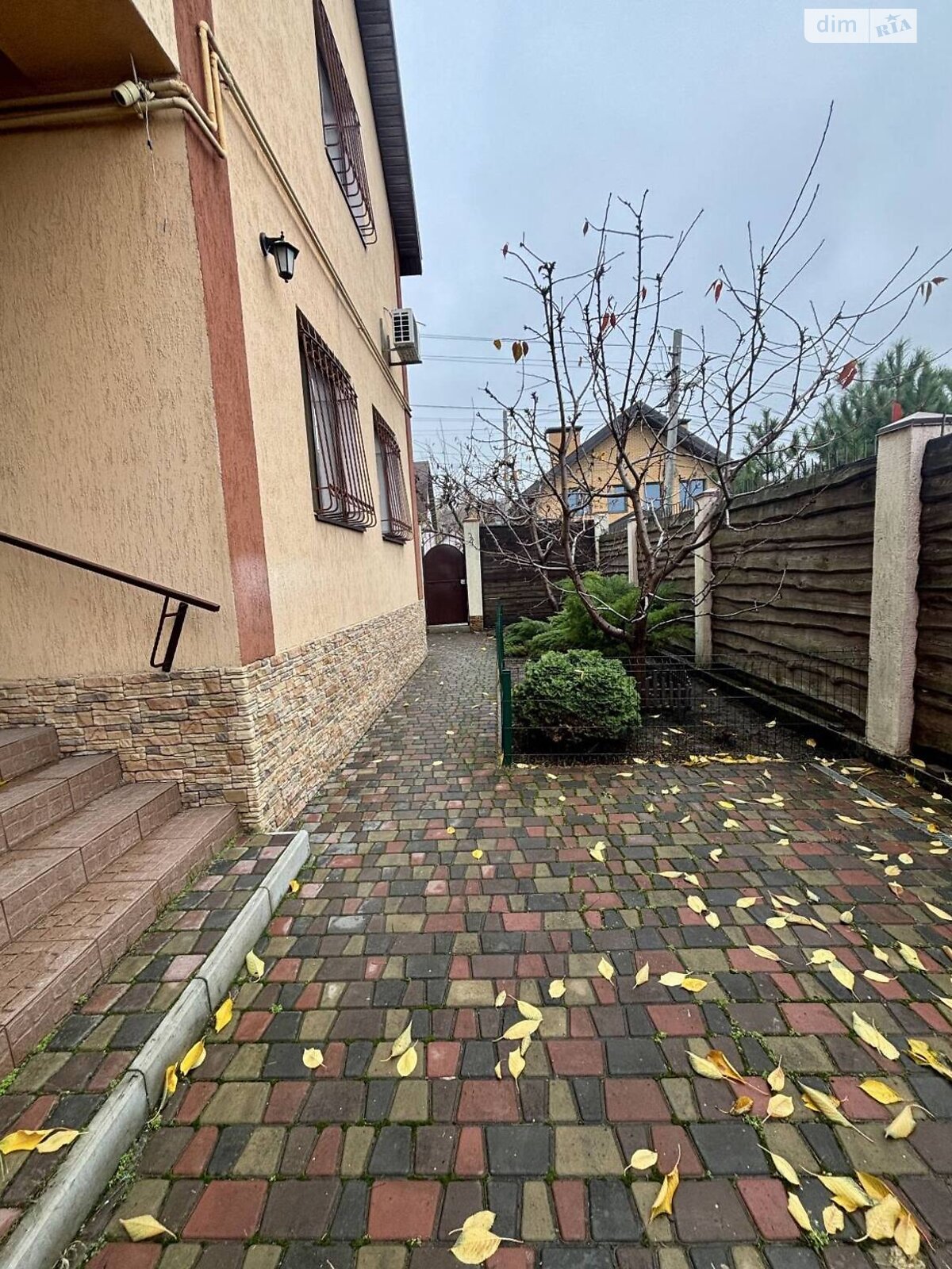 двухэтажный дом с гаражом, 220 кв. м, кирпич. Сдается помесячно в Днепре, в районе Подстанция фото 1