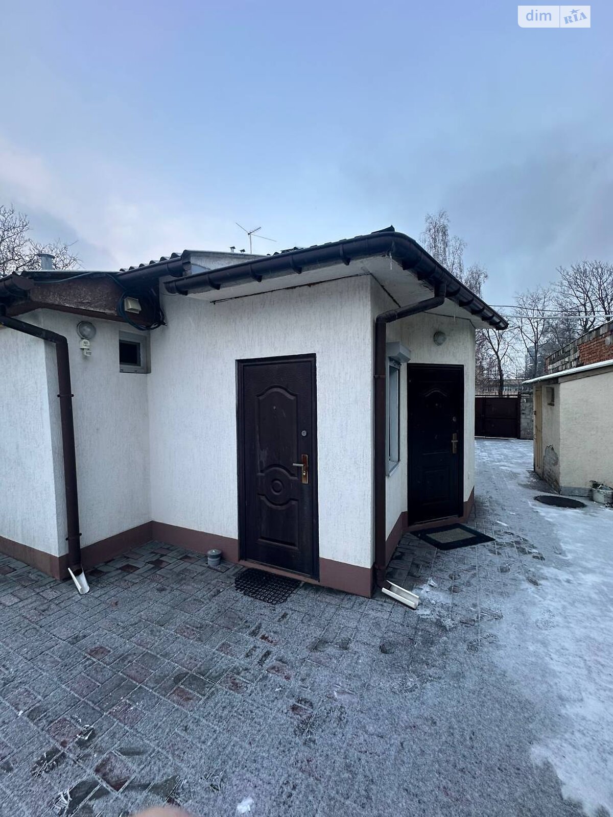 одноэтажный дом с верандой, 100 кв. м, кирпич. Сдается помесячно в Днепре, в районе undefined фото 1 одноэтажный дом с верандой, 100 кв. м, кирпич. Сдается помесячно в Днепре, в районе undefined фото 1