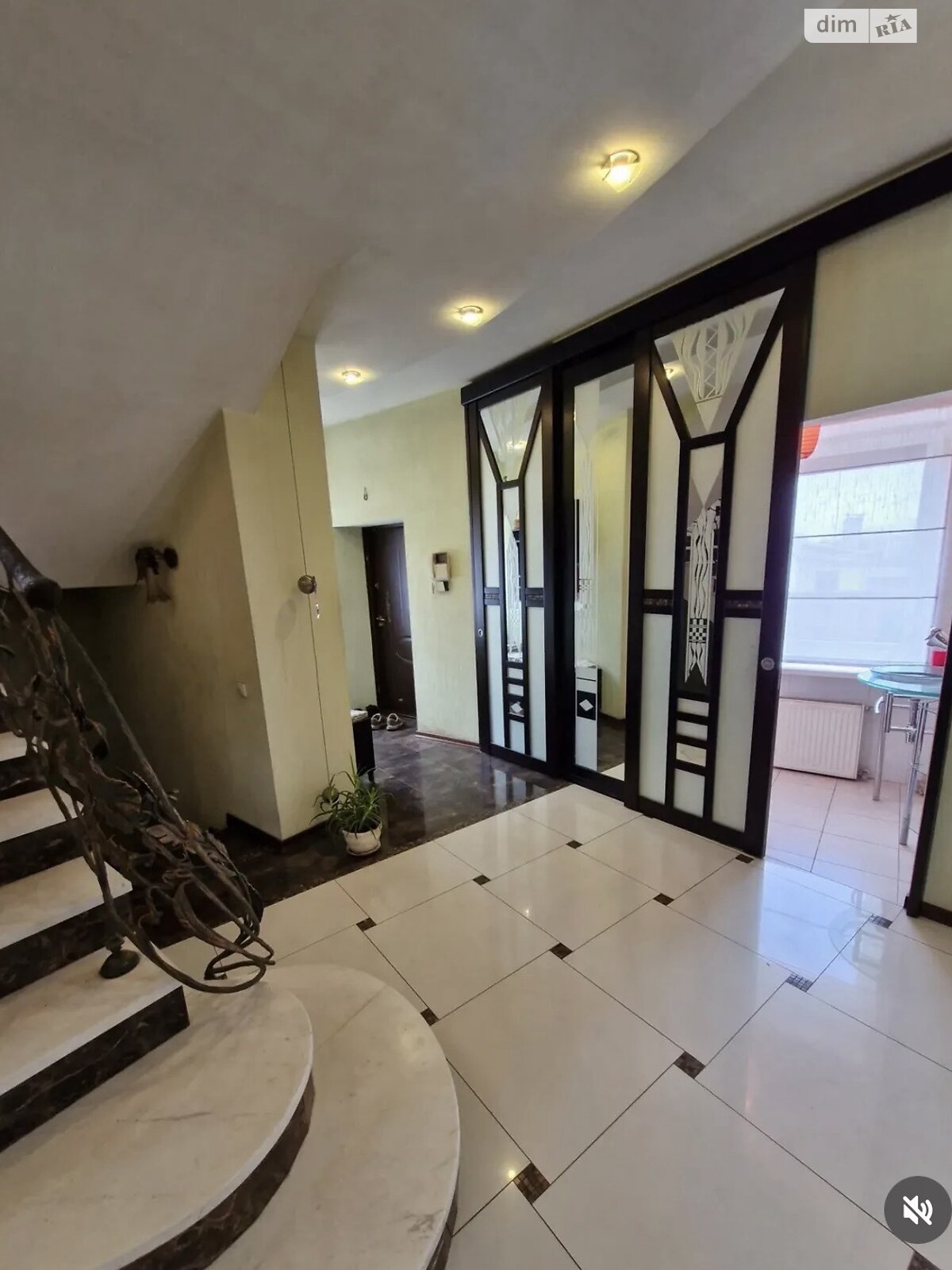 трехэтажный дом, 350 кв. м, кирпич. Сдается помесячно в Днепре, в районе Рабочая фото 1