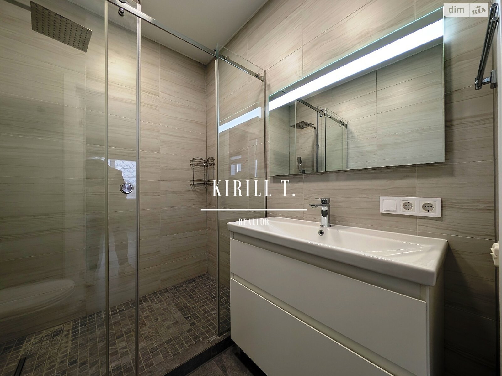 двухэтажный дом с верандой, 200 кв. м, кирпич. Сдается помесячно в Днепре, в районе Самаровка фото 1 двухэтажный дом с верандой, 200 кв. м, кирпич. Сдается помесячно в Днепре, в районе Самаровка фото 1