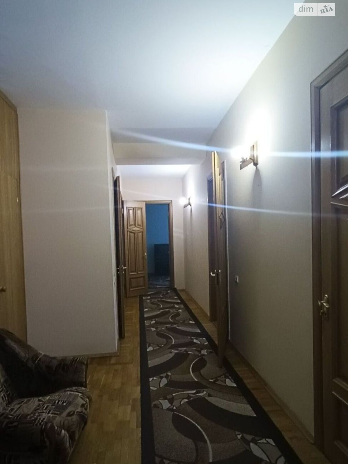 двухэтажный дом, 200 кв. м, кирпич. Сдается помесячно в Днепре, в районе Соборный фото 1 двухэтажный дом, 200 кв. м, кирпич. Сдается помесячно в Днепре, в районе Соборный фото 1