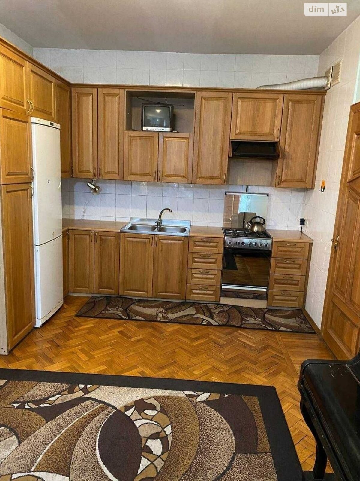 двухэтажный дом, 200 кв. м, кирпич. Сдается помесячно в Днепре, в районе Соборный фото 1 двухэтажный дом, 200 кв. м, кирпич. Сдается помесячно в Днепре, в районе Соборный фото 1