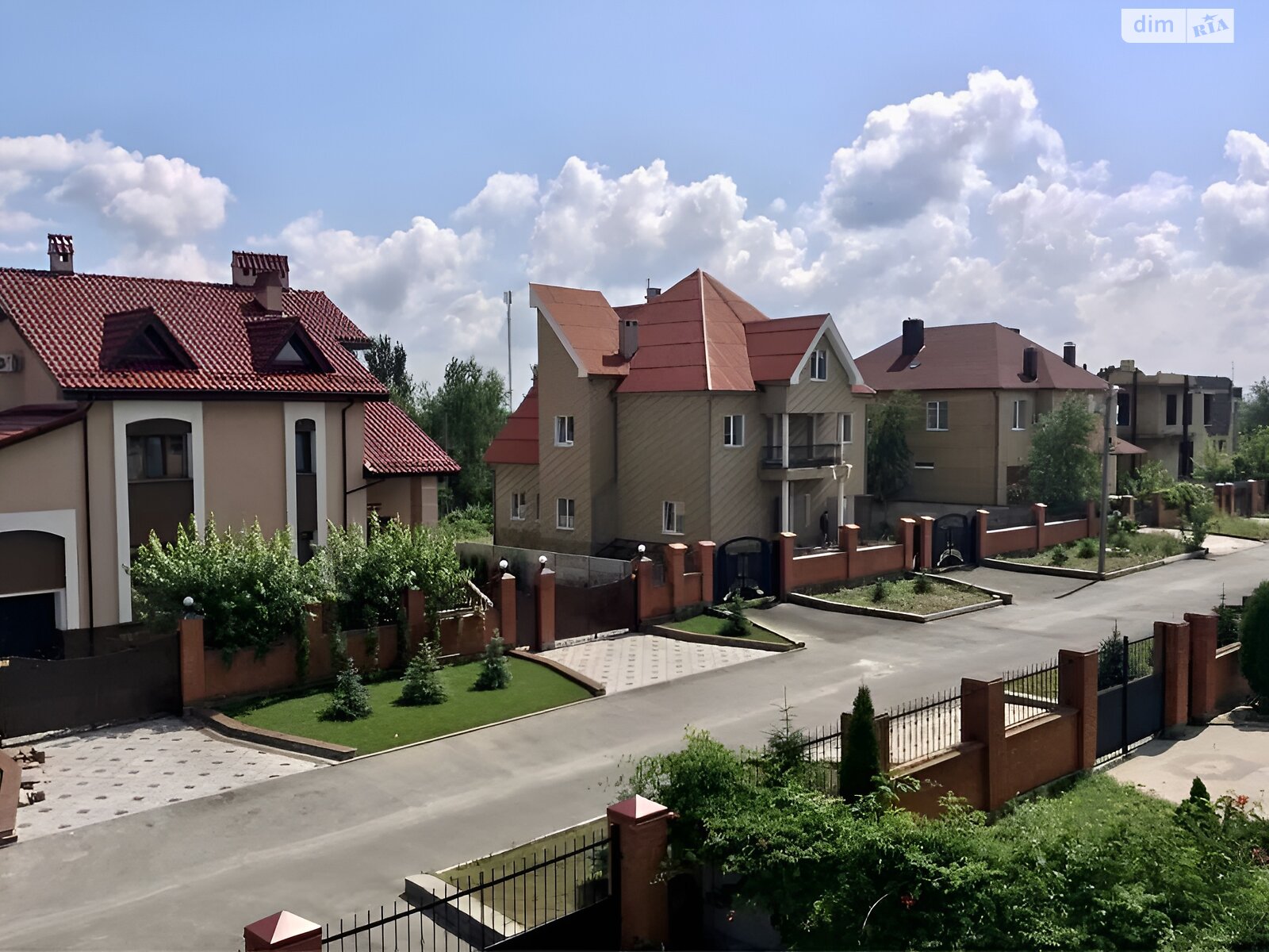 чотириповерховий будинок з гаражем, 614 кв. м, цегла. Здається помісячно в Дніпрі, в районі Соборний фото 1 чотирипроверховий будинок з гаражем, 614 кв. м, цегла. Здається помісячно в Дніпрі, в районі Соборний фото 1