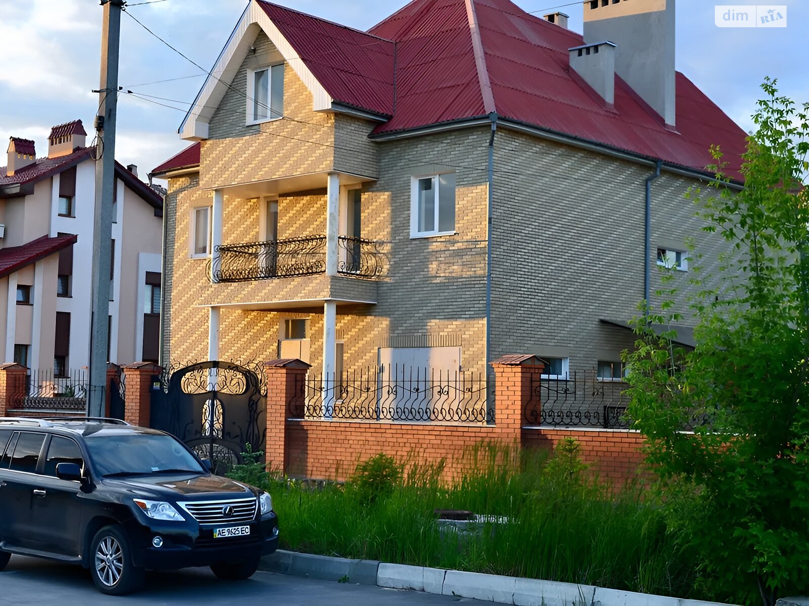 чотириповерховий будинок з гаражем, 614 кв. м, цегла. Здається помісячно в Дніпрі, в районі Соборний фото 1 чотирипроверховий будинок з гаражем, 614 кв. м, цегла. Здається помісячно в Дніпрі, в районі Соборний фото 1