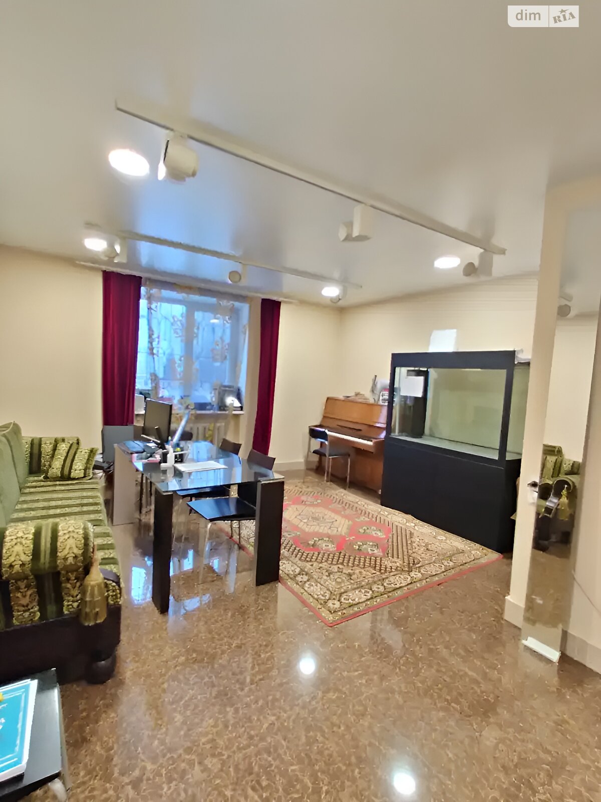 чотириповерховий будинок з гаражем, 614 кв. м, цегла. Здається помісячно в Дніпрі, в районі Соборний фото 1 чотирипроверховий будинок з гаражем, 614 кв. м, цегла. Здається помісячно в Дніпрі, в районі Соборний фото 1