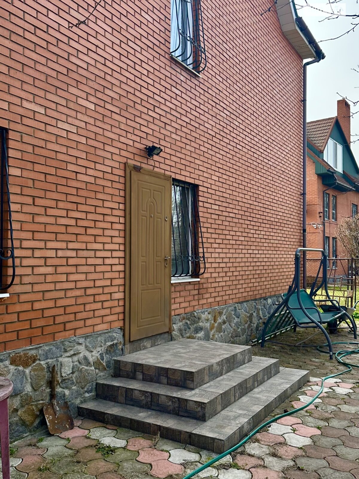 двоповерховий будинок з гаражем, 150 кв. м, цегла. Здається помісячно в Дніпрі, в районі Тополя-2 фото 1 двопроверховий будинок з гаражем, 150 кв. м, цегла. Здається помісячно в Дніпрі, в районі Тополя-2 фото 1