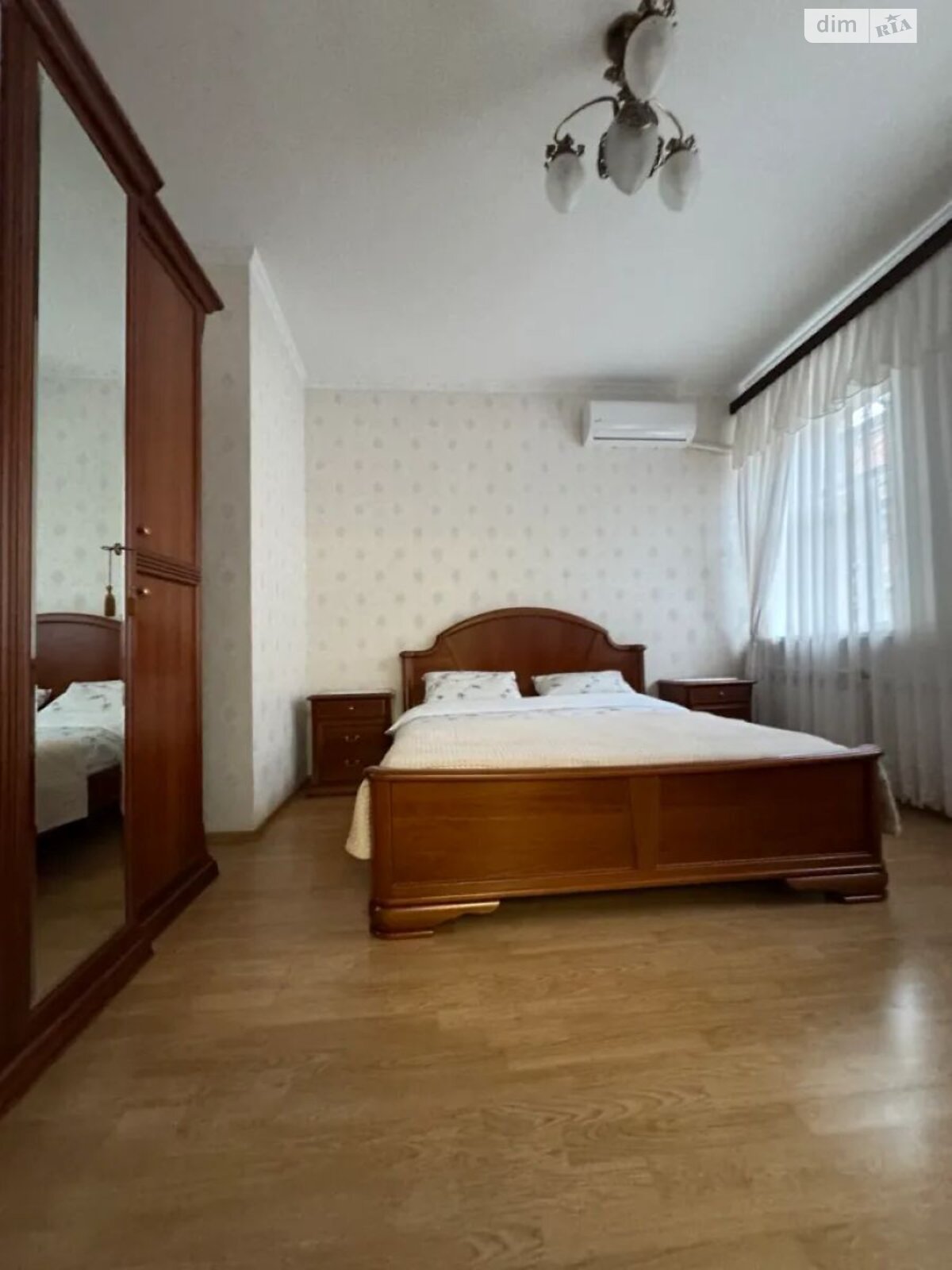 двухэтажный дом, 100 кв. м, кирпич. Сдается помесячно в Днепре, в районе Центр фото 1 двухэтажный дом, 100 кв. м, кирпич. Сдается помесячно в Днепре, в районе Центр фото 1