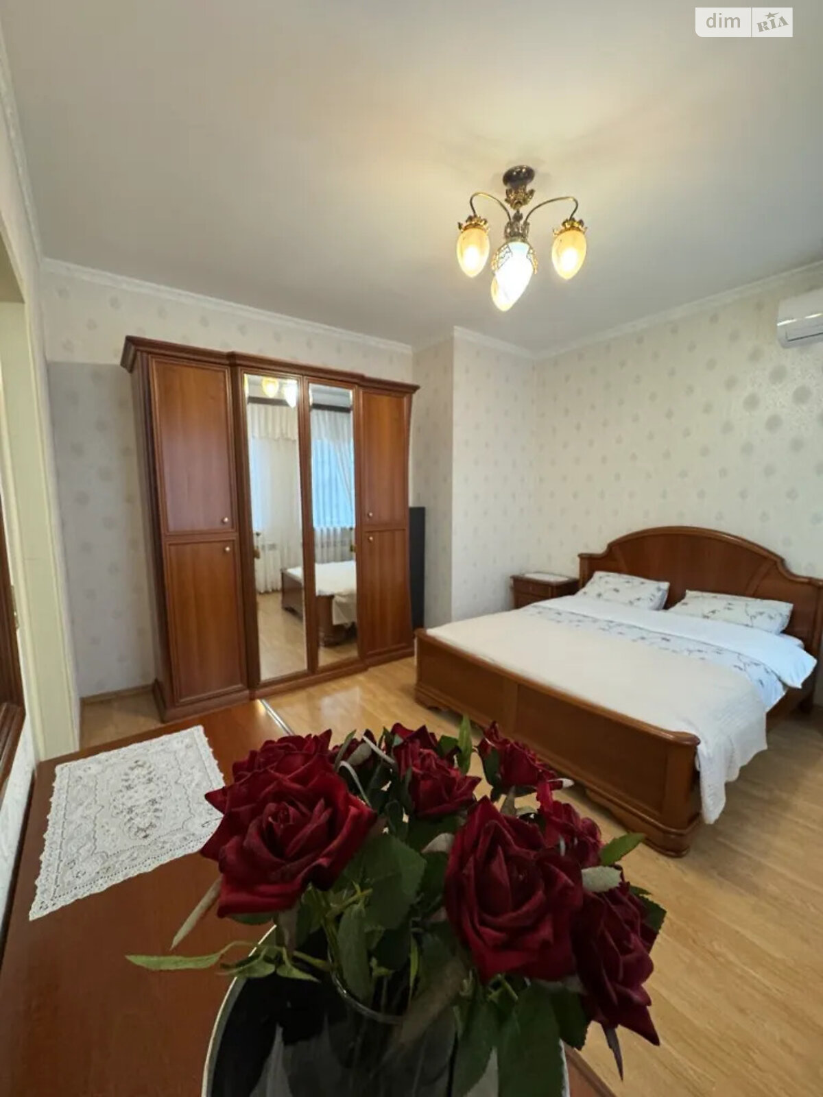 двухэтажный дом с балконом, 100 кв. м, кирпич. Сдается помесячно в Днепре, в районе Центр фото 1