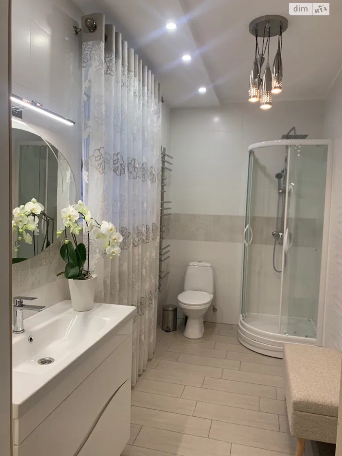 двухэтажный дом с балконом, 100 кв. м, кирпич. Сдается помесячно в Днепре, в районе Центр фото 1