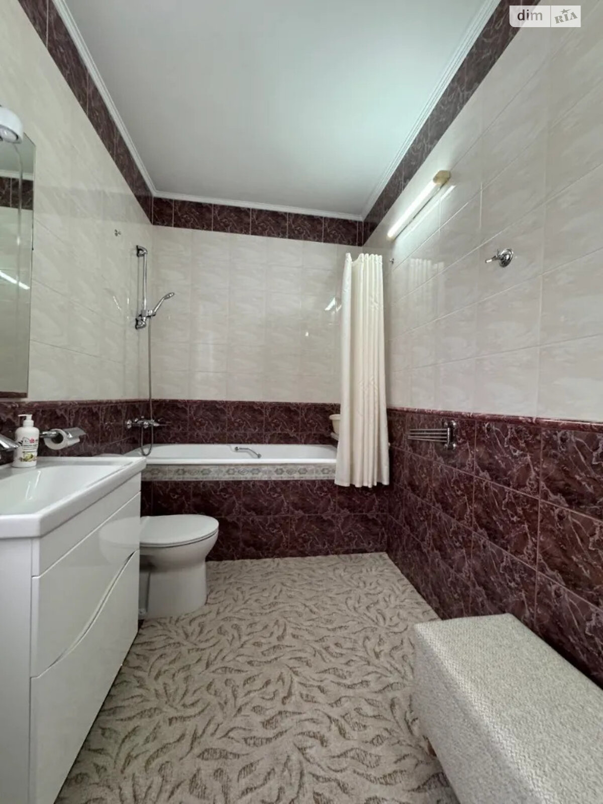 двухэтажный дом с балконом, 100 кв. м, кирпич. Сдается помесячно в Днепре, в районе Центр фото 1