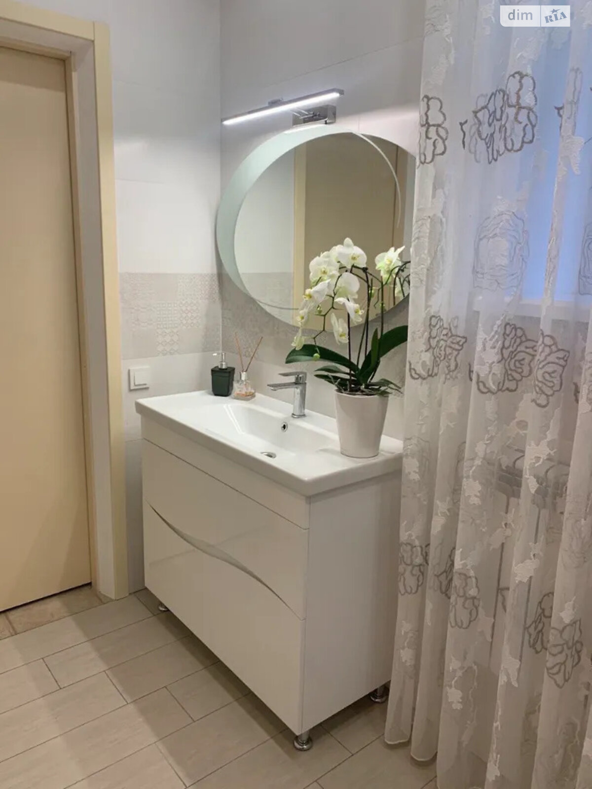 двухэтажный дом с балконом, 100 кв. м, кирпич. Сдается помесячно в Днепре, в районе Центр фото 1