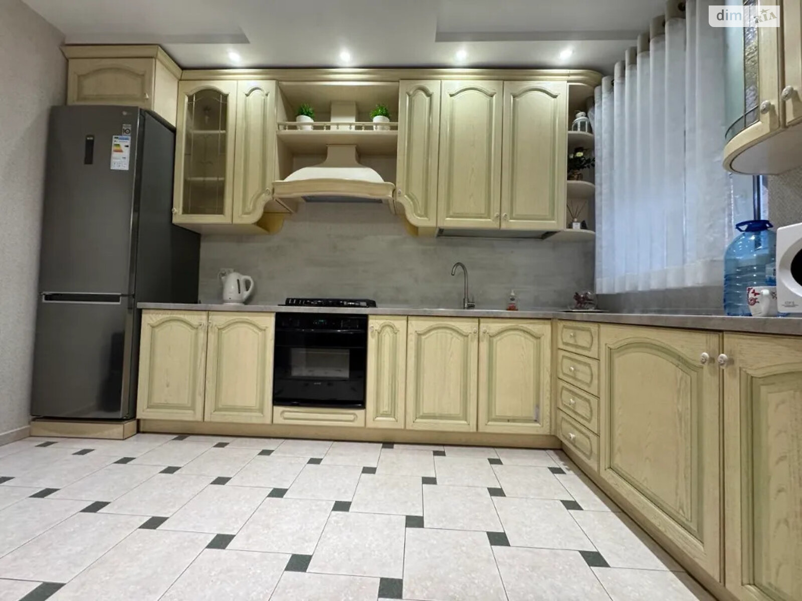 двухэтажный дом с балконом, 100 кв. м, кирпич. Сдается помесячно в Днепре, в районе Центр фото 1