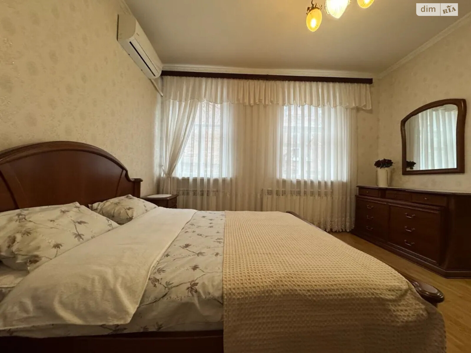 двухэтажный дом с балконом, 100 кв. м, кирпич. Сдается помесячно в Днепре, в районе Центр фото 1