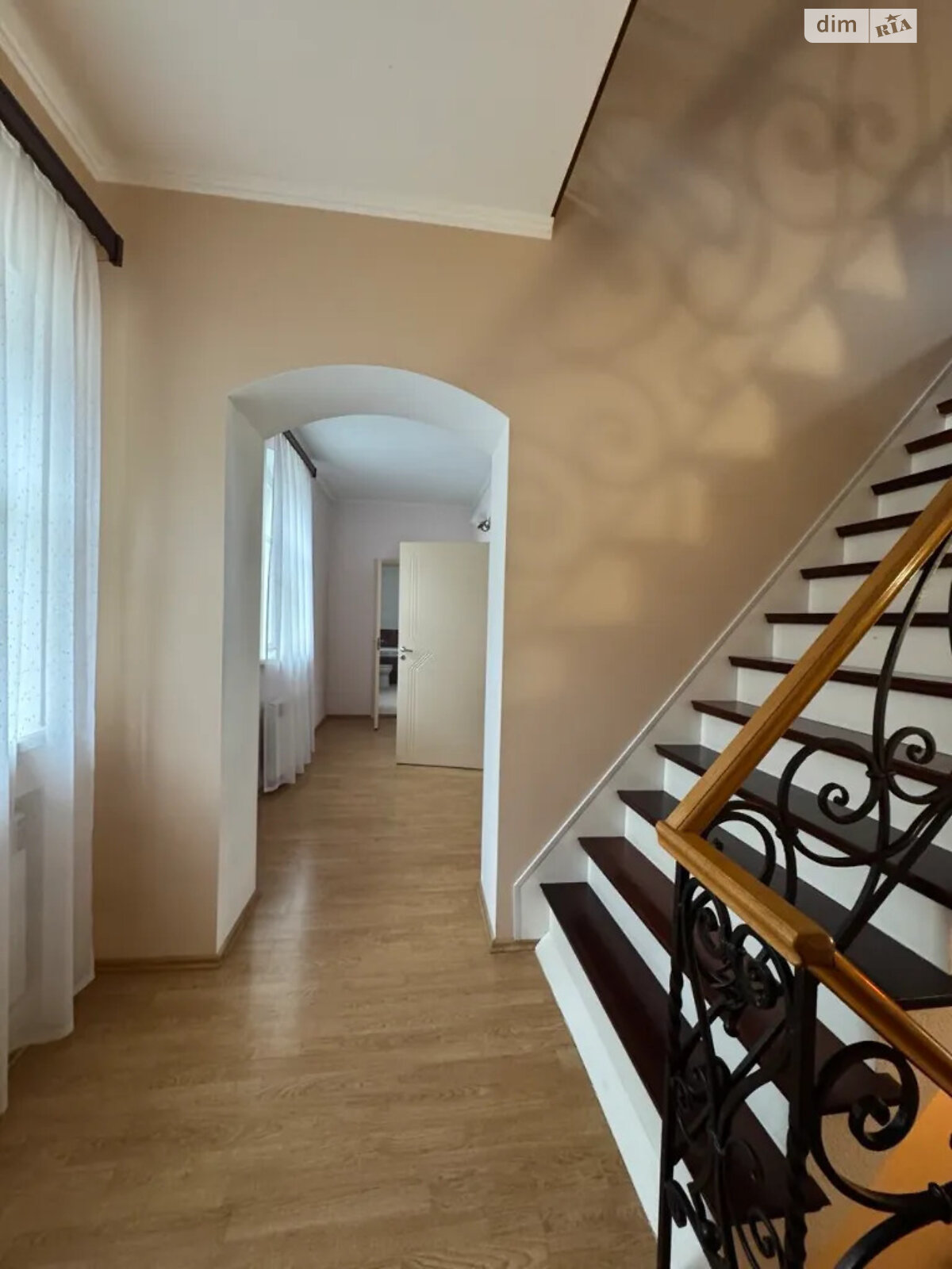 двухэтажный дом с балконом, 100 кв. м, кирпич. Сдается помесячно в Днепре, в районе Центр фото 1