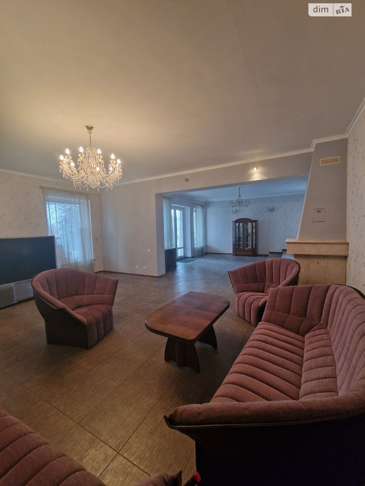 трехэтажный дом с гаражом, 420 кв. м, кирпич. Сдается помесячно в Днепре, в районе Центр фото 1 трехэтажный дом с гаражом, 420 кв. м, кирпич. Сдается помесячно в Днепре, в районе Центр фото 1