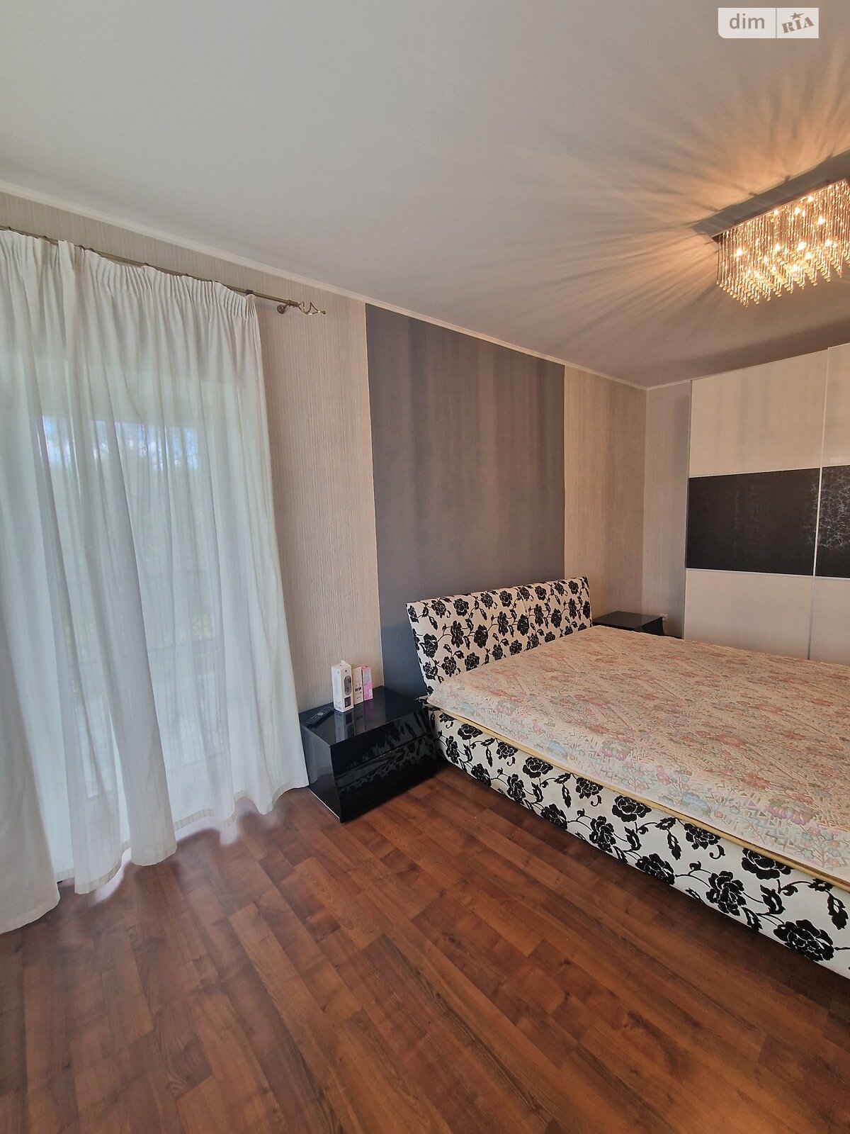 трехэтажный дом с гаражом, 420 кв. м, кирпич. Сдается помесячно в Днепре, в районе Центр фото 1 трехэтажный дом с гаражом, 420 кв. м, кирпич. Сдается помесячно в Днепре, в районе Центр фото 1