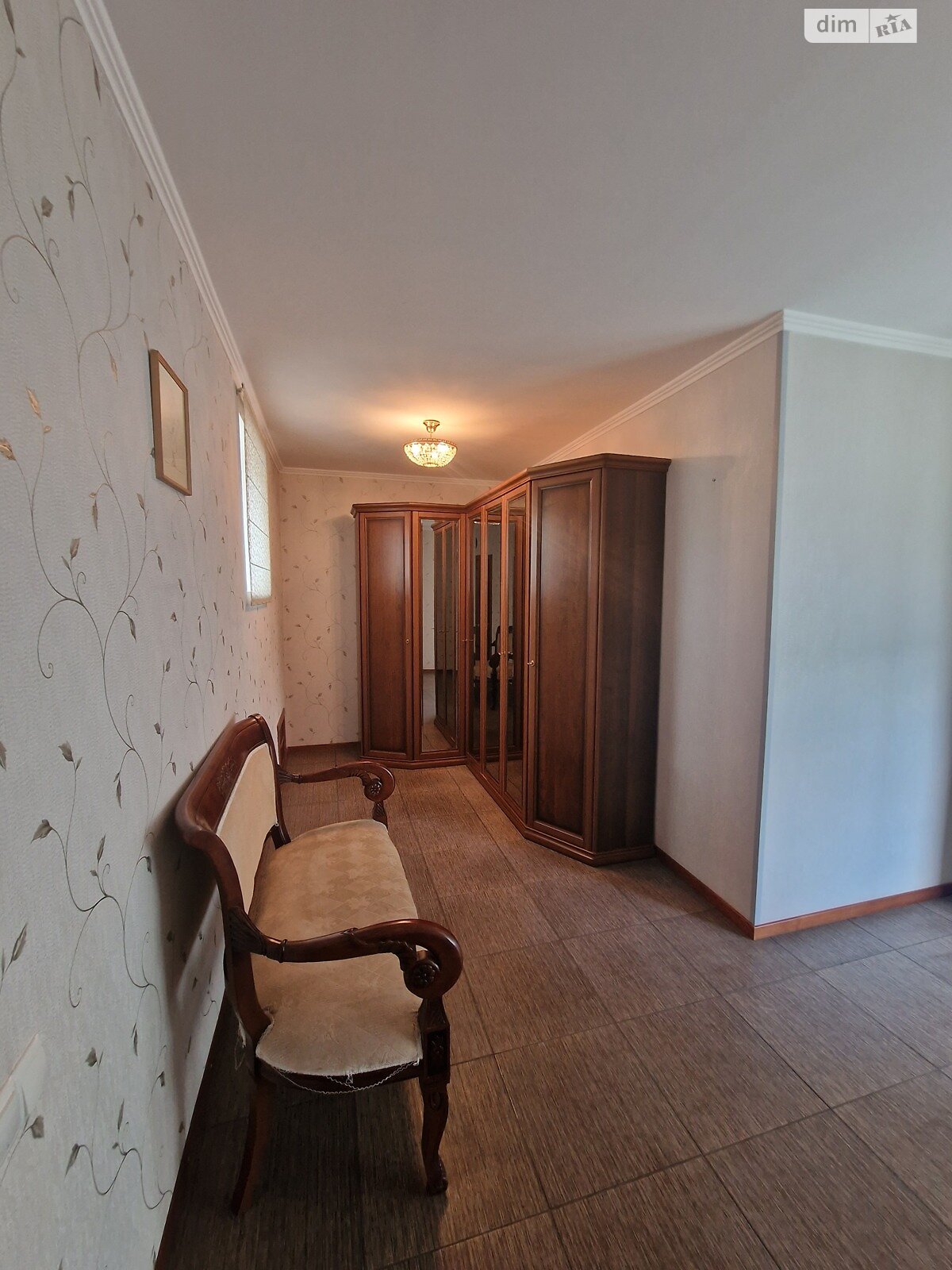 трехэтажный дом с гаражом, 420 кв. м, кирпич. Сдается помесячно в Днепре, в районе Центр фото 1 трехэтажный дом с гаражом, 420 кв. м, кирпич. Сдается помесячно в Днепре, в районе Центр фото 1