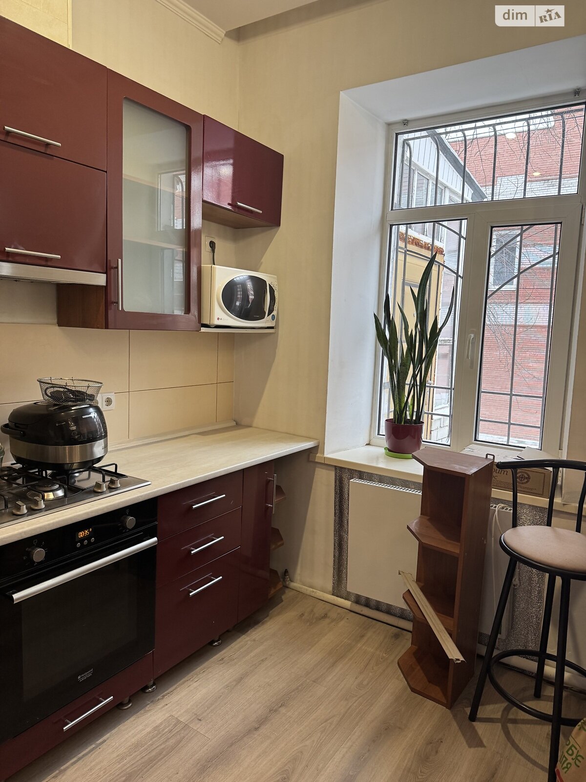 одноэтажный дом, 55 кв. м, кирпич. Сдается помесячно в Днепре, в районе Центральный Холм фото 1