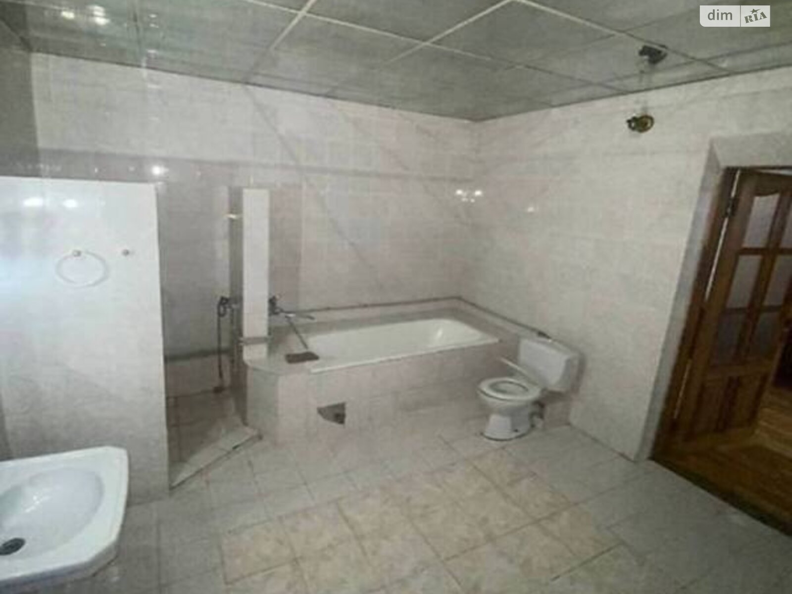 двухэтажный дом, 250 кв. м, кирпич. Сдается помесячно в Днепре, в районе Центральный фото 1