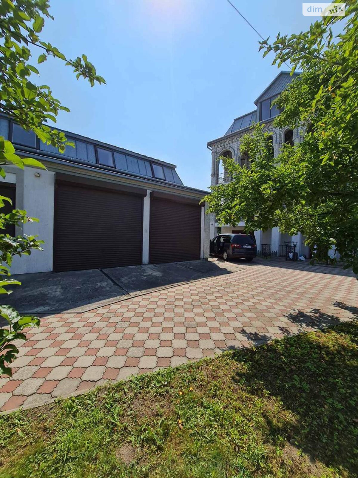 трехэтажный дом с верандой, 365.7 кв. м, кирпич. Сдается помесячно в Дублянах, в районе Дубляны фото 1