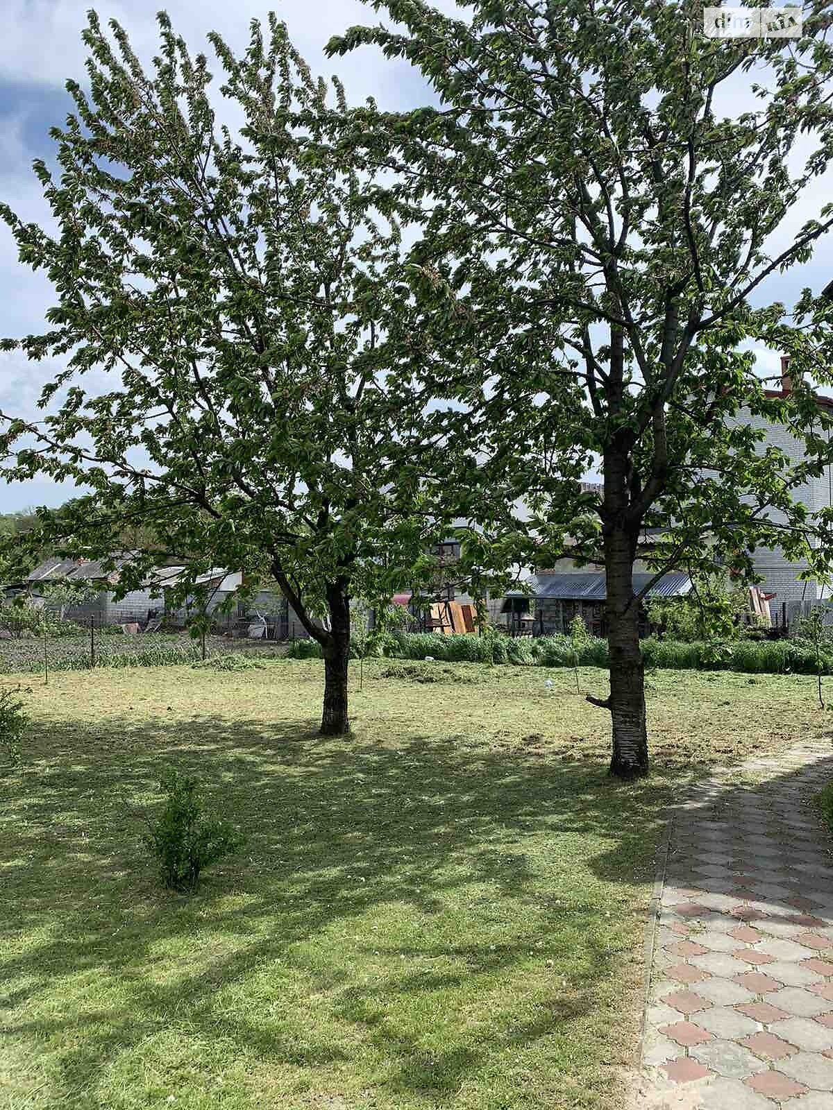 трехэтажный дом с верандой, 365.7 кв. м, кирпич. Сдается помесячно в Дублянах, в районе Дубляны фото 1