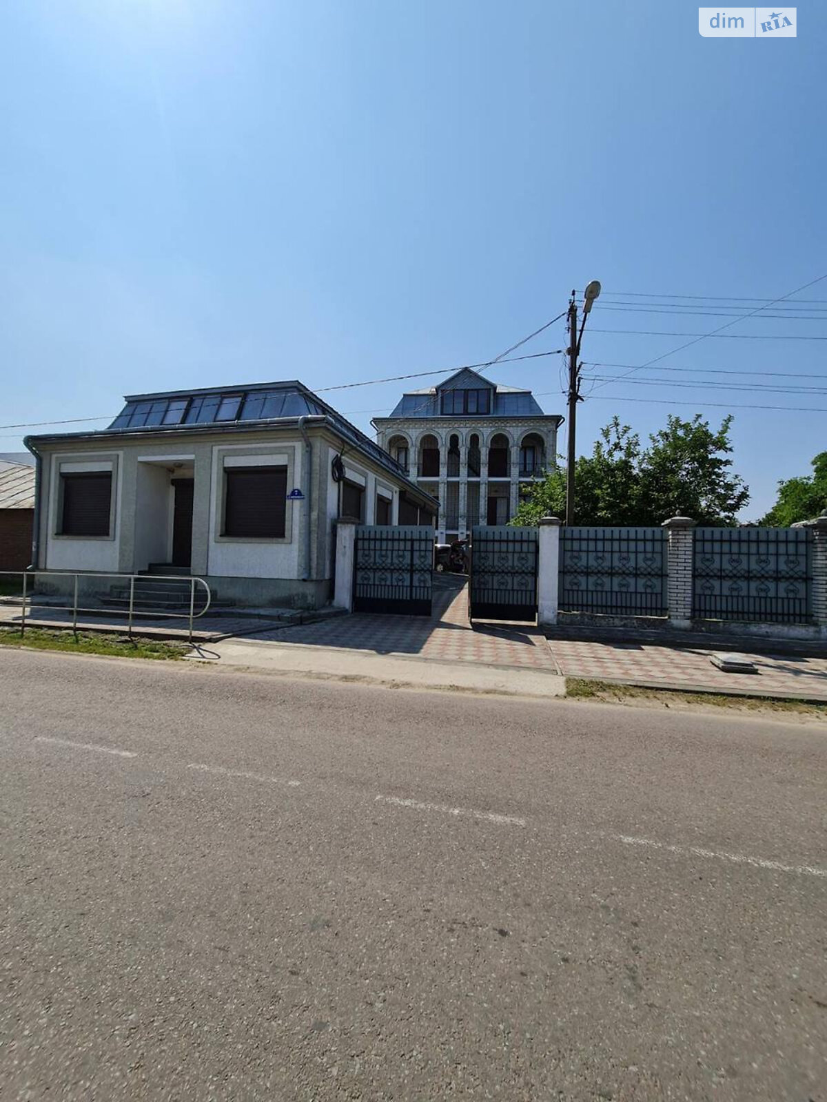 трехэтажный дом с верандой, 365.7 кв. м, кирпич. Сдается помесячно в Дублянах, в районе Дубляны фото 1