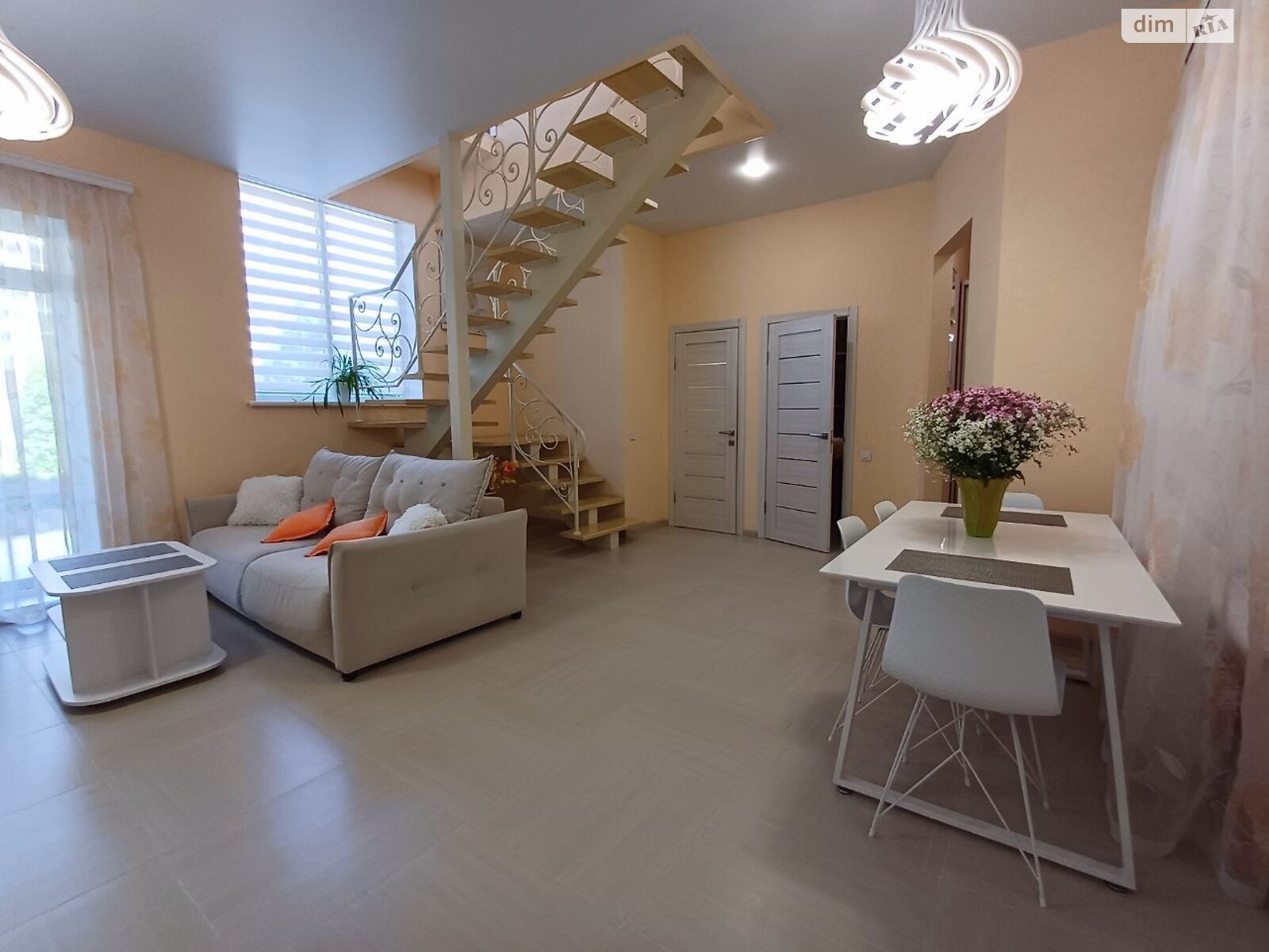 двухэтажный дом, 110 кв. м, кирпич. Сдается помесячно в Фонтанке фото 1