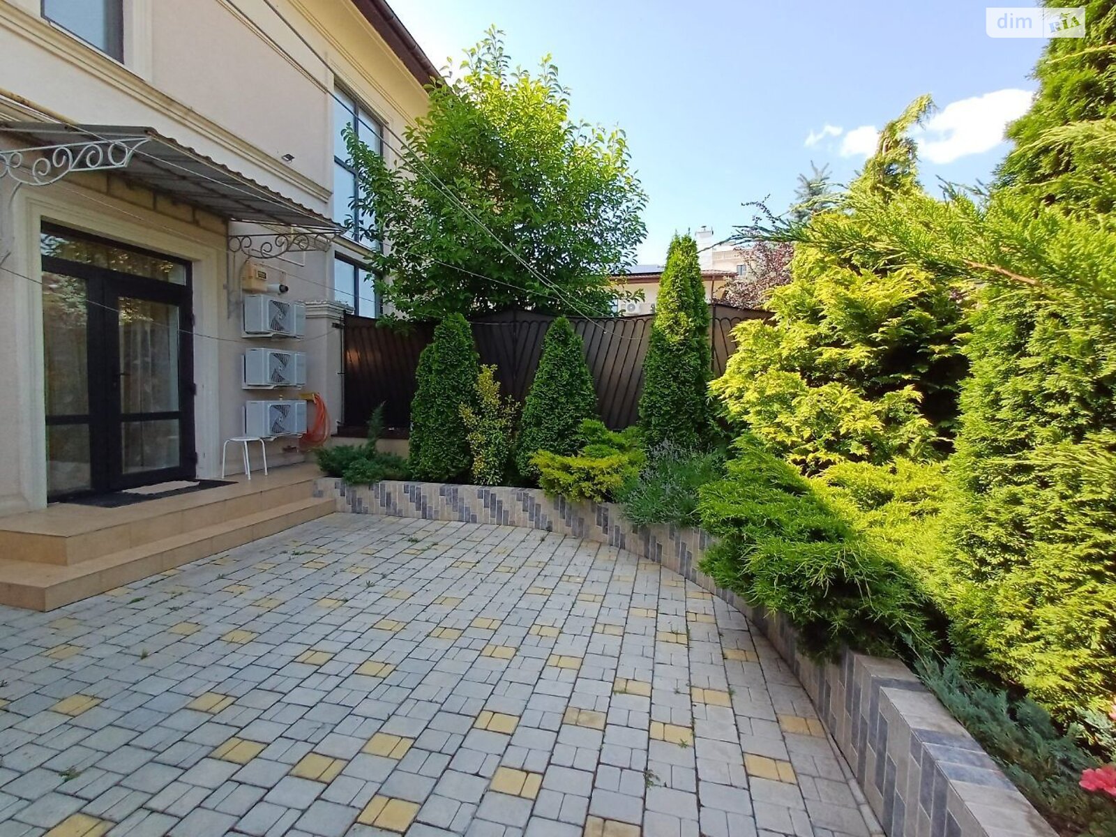 двухэтажный дом, 110 кв. м, кирпич. Сдается помесячно в Фонтанке фото 1