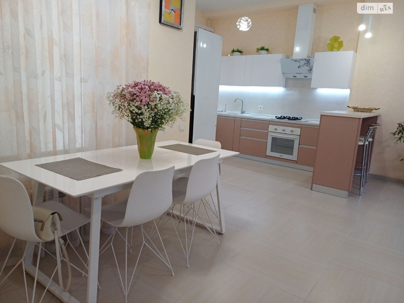 двухэтажный дом, 110 кв. м, кирпич. Сдается помесячно в Фонтанке фото 1