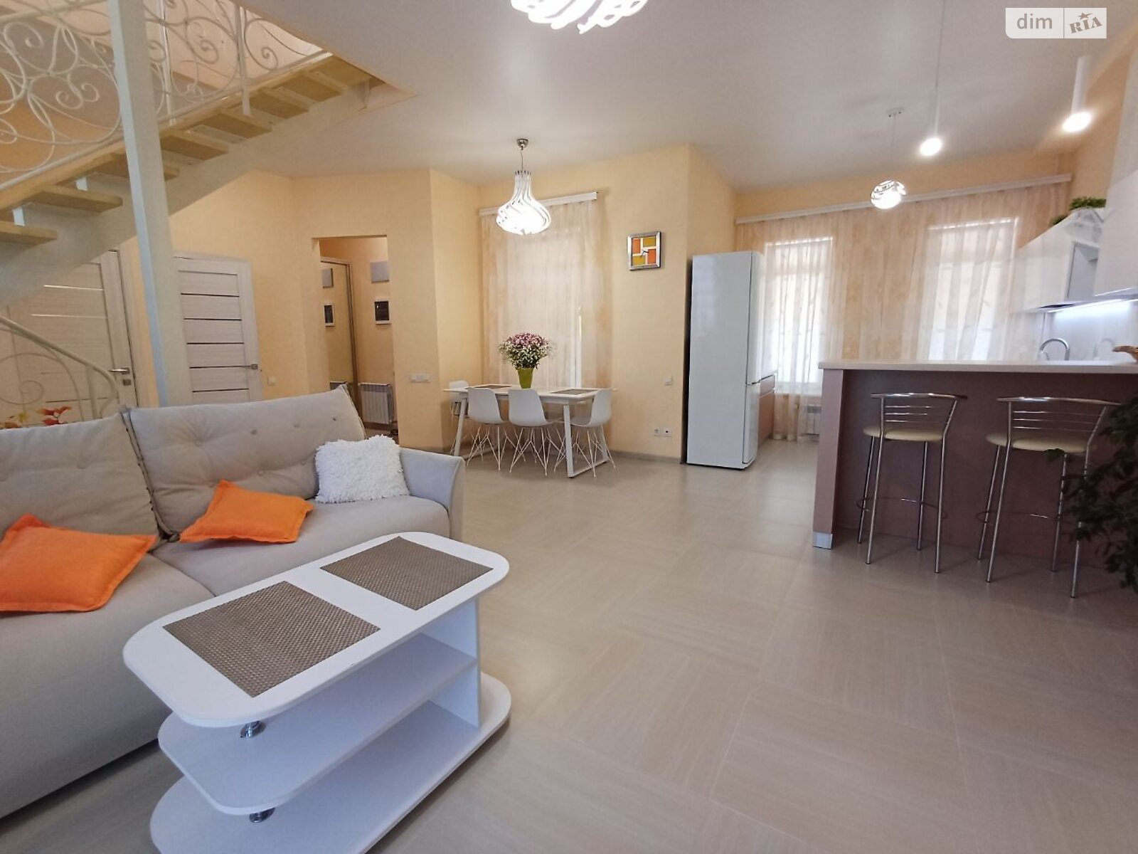 двухэтажный дом, 110 кв. м, кирпич. Сдается помесячно в Фонтанке фото 1