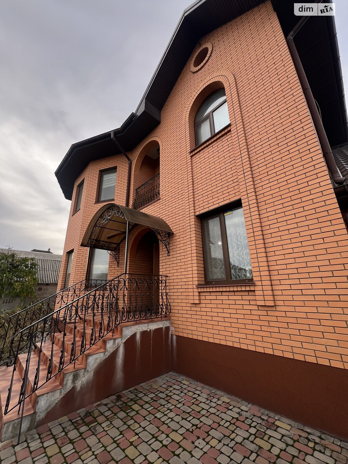 двухэтажный дом с верандой, 177 кв. м, кирпич. Сдается помесячно в Гатном фото 1 двухэтажный дом с верандой, 177 кв. м, кирпич. Сдается помесячно в Гатном фото 1