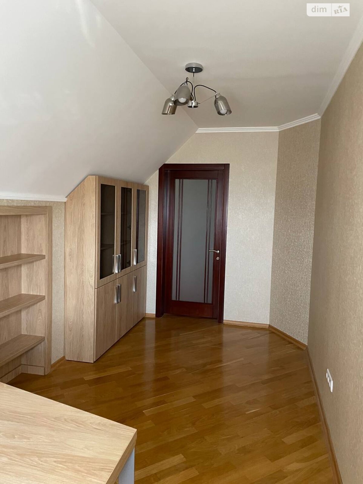 двухэтажный дом, 361.5 кв. м, кирпич. Сдается помесячно в Гатном фото 1 двухэтажный дом, 361.5 кв. м, кирпич. Сдается помесячно в Гатном фото 1