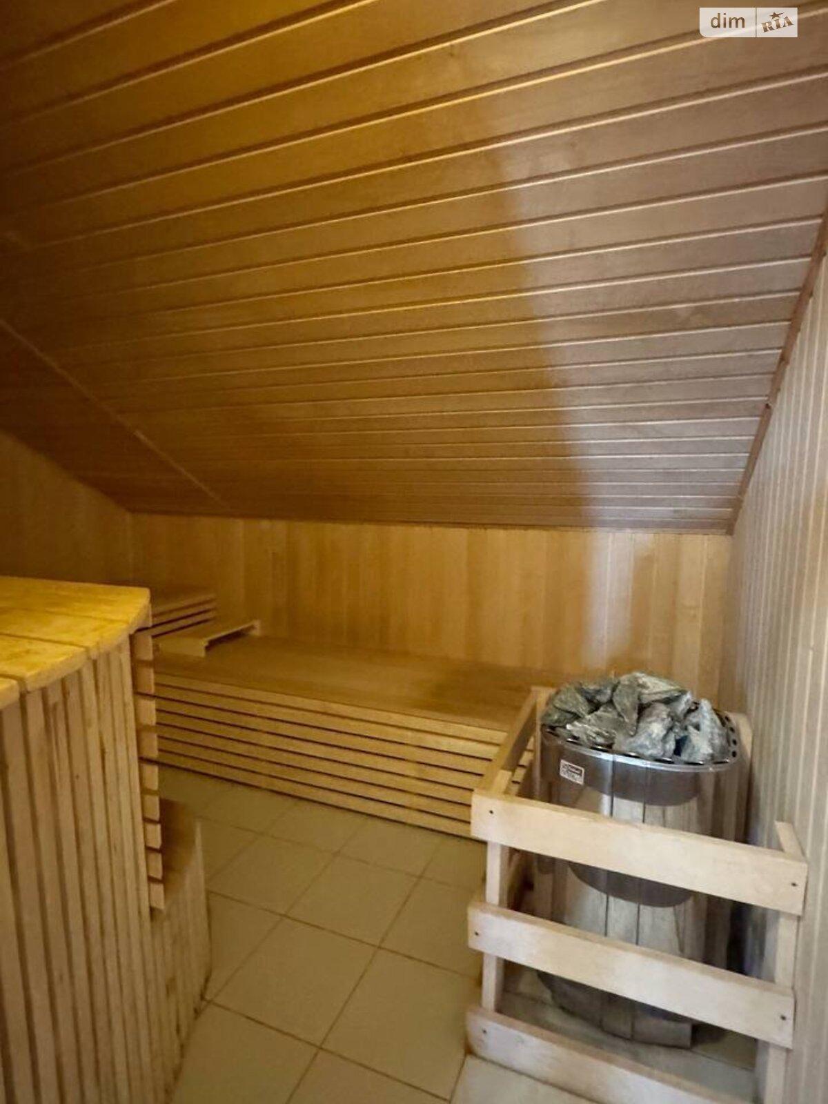 триповерховий будинок з гаражем, 500 кв. м, цегла. Здається помісячно в Гатне фото 1 триповерховий будинок з гаражем, 500 кв. м, цегла. Здається помісячно в Гатне фото 1