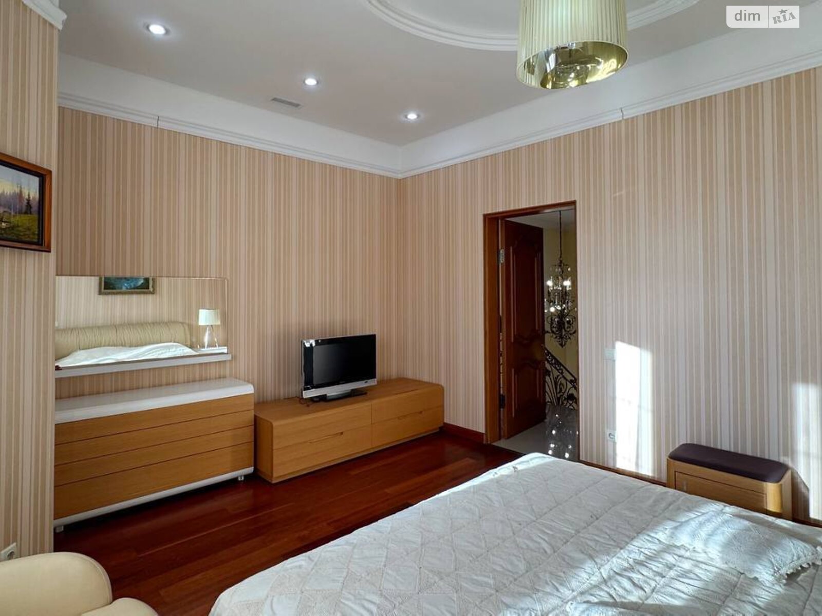 триповерховий будинок з гаражем, 500 кв. м, цегла. Здається помісячно в Гатне фото 1 триповерховий будинок з гаражем, 500 кв. м, цегла. Здається помісячно в Гатне фото 1