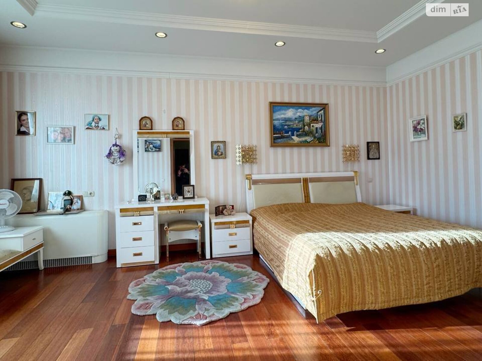 триповерховий будинок з гаражем, 500 кв. м, цегла. Здається помісячно в Гатне фото 1 триповерховий будинок з гаражем, 500 кв. м, цегла. Здається помісячно в Гатне фото 1