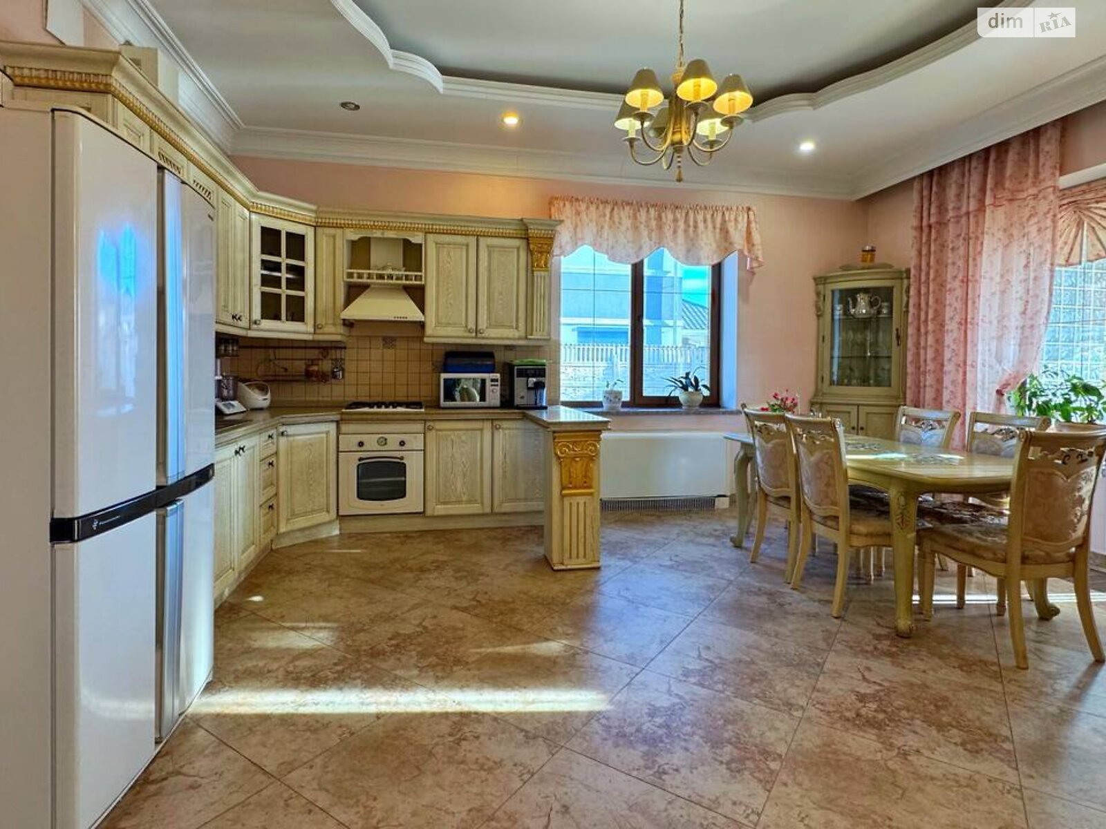 триповерховий будинок з гаражем, 500 кв. м, цегла. Здається помісячно в Гатне фото 1 триповерховий будинок з гаражем, 500 кв. м, цегла. Здається помісячно в Гатне фото 1