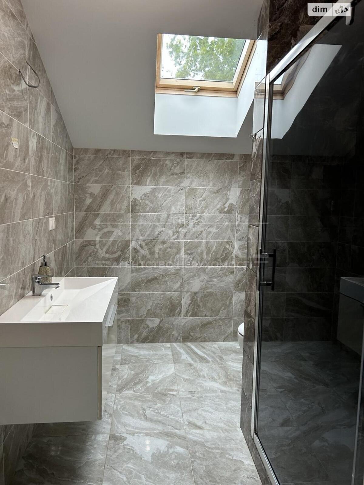 двоповерховий будинок з гаражем, 238 кв. м, кирпич. Здається помісячно в Гатне фото 1