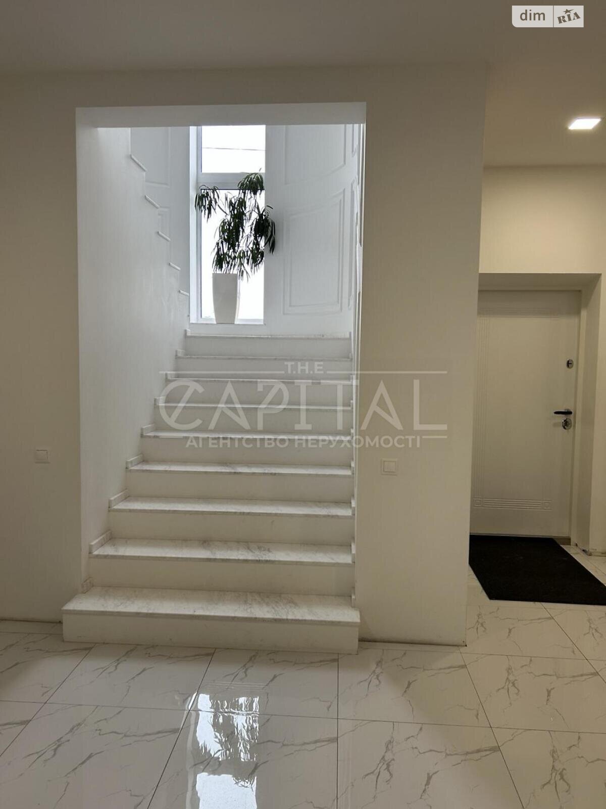 двоповерховий будинок з гаражем, 238 кв. м, кирпич. Здається помісячно в Гатне фото 1