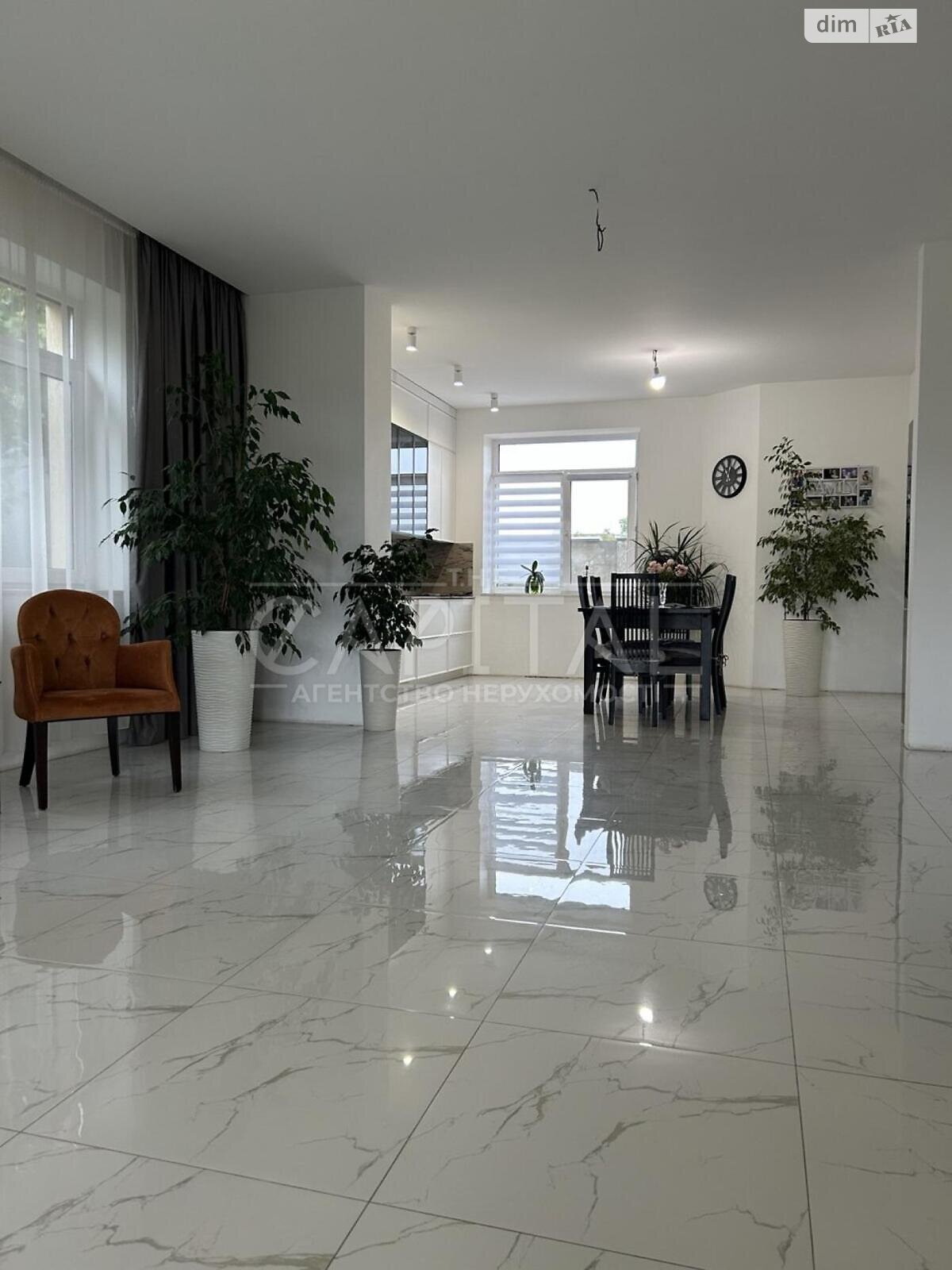 двоповерховий будинок з гаражем, 238 кв. м, кирпич. Здається помісячно в Гатне фото 1