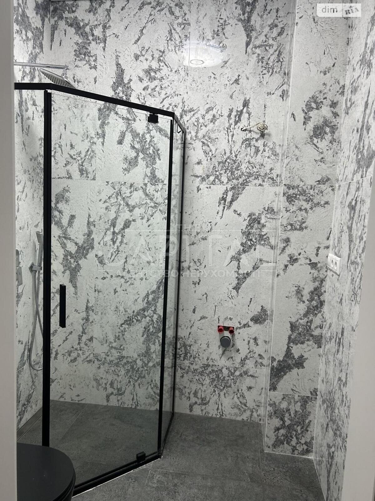 двоповерховий будинок з гаражем, 238 кв. м, кирпич. Здається помісячно в Гатне фото 1