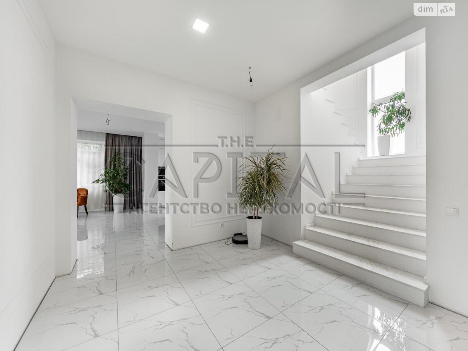 двоповерховий будинок з гаражем, 238 кв. м, кирпич. Здається помісячно в Гатне фото 1